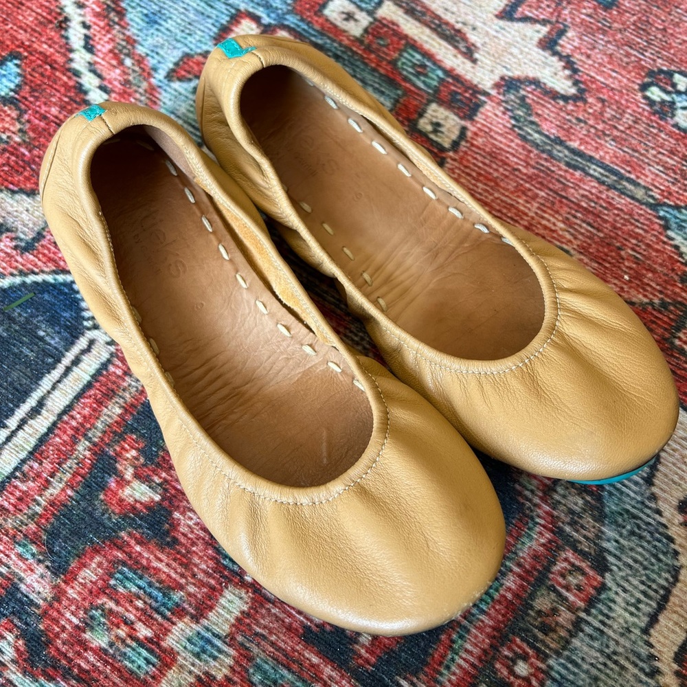 Classic Tieks Camel Ballet Flats— Womens 9